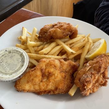 Duckie's Chowder House - Fish and chips - Seafood Near Me - Cayucos, California Duckie's Chowder House - Fish and chips - Seafood Near Me - Cayucos, California