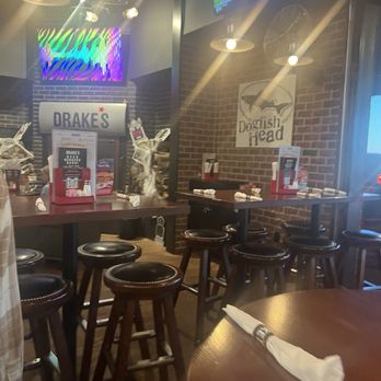 Drakes - Bar area - Sushi Bars Near Me - O'Fallon, Missouri