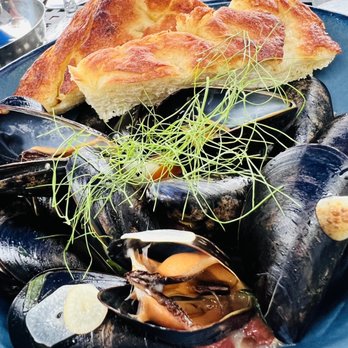 Vico - Muscles .. not a single one left .. light broth perfectly seasoned and muscles plump and juicy ! - Pizza Near Me - Farmingdale, New York