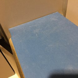 SWM Cosimawellenbad - So kurz nach der endlosen Renovierung sehen die winzigen umkleide Kabinen schon so aus.