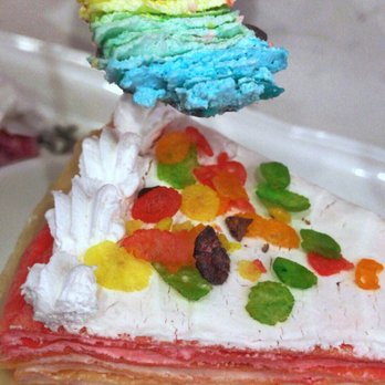 Foto de Sweet Cats Cafe - Fresh Meadows, NY, Estados Unidos. Rainbow crepe cake