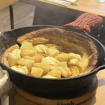 Zia Paris - Baby pancake that had pears poached in the oven with Philadelphia. Sweet cream cheese. - Cafes Near Me - Paris, 75 Zia Paris - Baby pancake that had pears poached in the oven with Philadelphia. Sweet cream cheese. - Cafes Near Me - Paris, 75