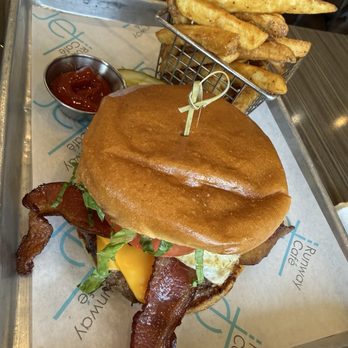 Jet Runway Cafe - Banyan Burger - American Near Me - Fort Lauderdale, Florida