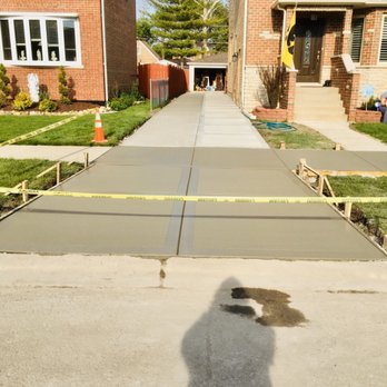 Montezac Concrete Construction - Concrete Driveway in Chicago, IL - Masonry/Concrete Near Me