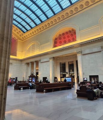 Amtrak Metropolitan Lounge by null