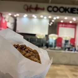 Hudson's Cookies - Vegan Chocolate Chunk Cookie with Walnuts