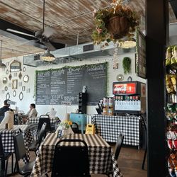 Buffi's Peauxboys - The eating space