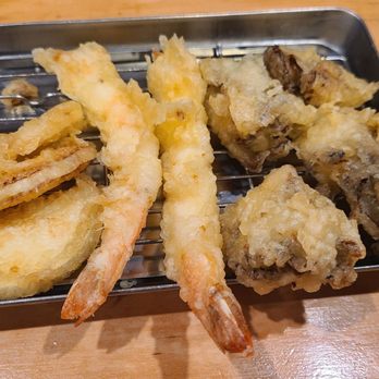 Izakaya Tenkichi - Fried heart of palms (like potato chips), ebi, and maitake tempura. All tasty - Japanese Near Me - Honolulu, Hawaii Izakaya Tenkichi - Fried heart of palms (like potato chips), ebi, and maitake tempura. All tasty - Japanese Near Me - Honolulu, Hawaii