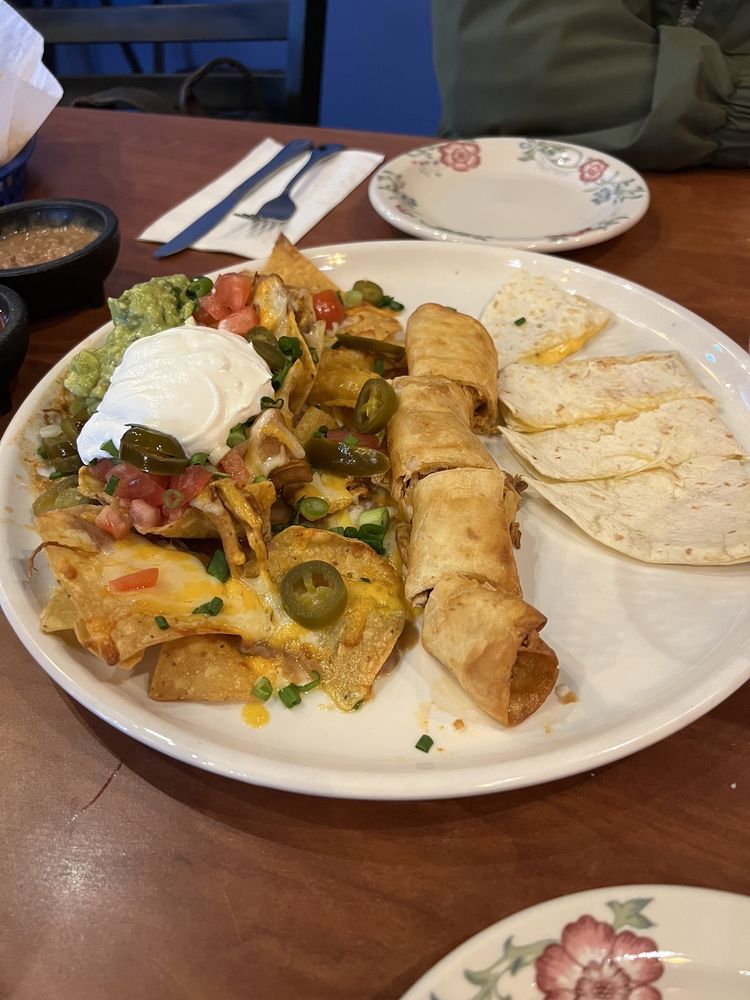 Hacienda Jalisco Bar & Grill Logo