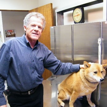 Redlands Pet Clinic - Dr. Bob Turrou with a patient. - Veterinarians Near Me - Grand Junction, Colorado Redlands Pet Clinic - Dr. Bob Turrou with a patient. - Veterinarians Near Me - Grand Junction, Colorado