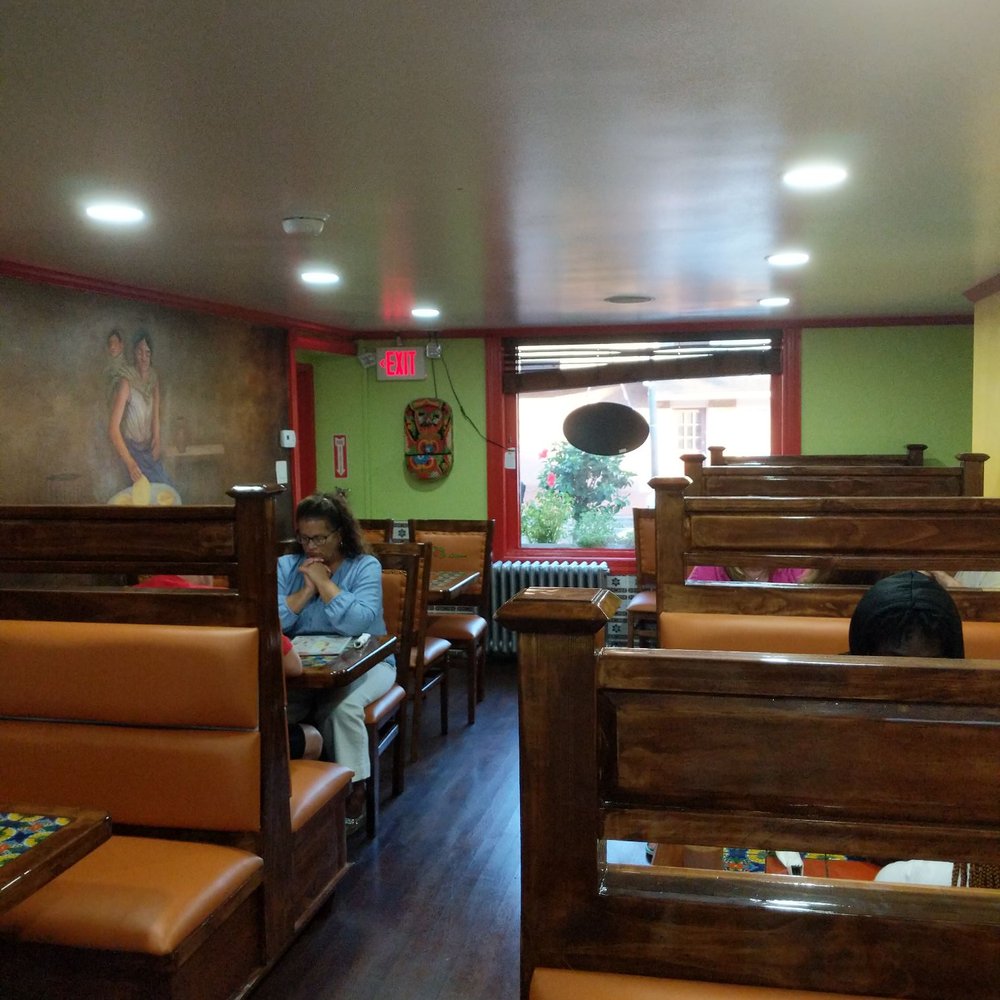 El Limon Bristol - the interior of a restaurant - Mexican Near Me - Bristol, Pennsylvania El Limon Bristol - the interior of a restaurant - Mexican Near Me - Bristol, Pennsylvania