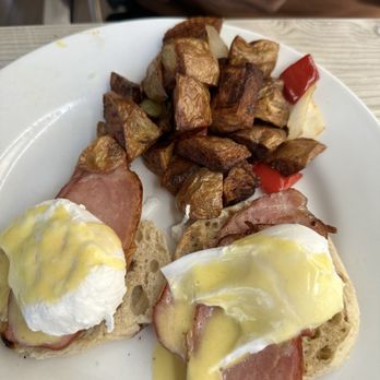 Shorehouse Kitchen - Eggs benedict - Breakfast & Brunch Near Me - Carlsbad, California Shorehouse Kitchen - Eggs benedict - Breakfast & Brunch Near Me - Carlsbad, California