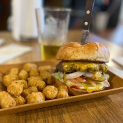 Debbie's Sportsmans Lounge - Burger