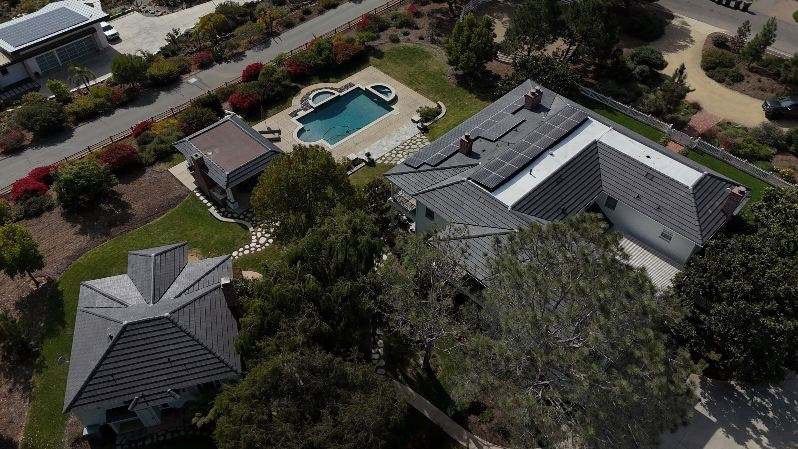 Slide of No Limit Roofing