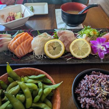 Sakana Sushi and Roll - Small assorted sashimi - Sushi Bars Near Me - Kensington, California