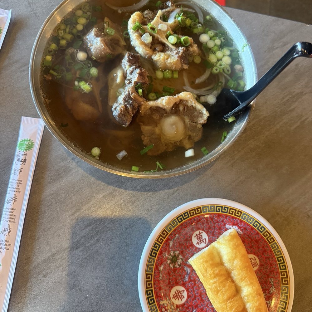 Sit lo Saigon - Oxtail pho ($19.50) - Vietnamese Near Me - Elk Grove, California Sit lo Saigon - Oxtail pho ($19.50) - Vietnamese Near Me - Elk Grove, California