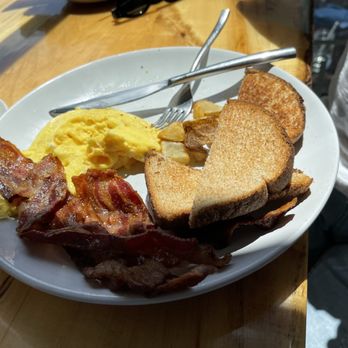 MI Table - Lumberman (Classic Breakfast) - New American Near Me - Bay City, Michigan