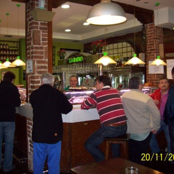 La Radio - Pubs Near Me - Santander, S