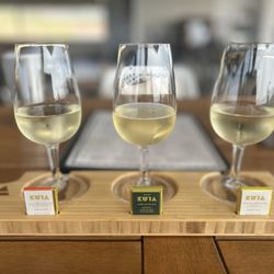 Maui Chocolate Tour - White Wine Flight with chocolate pairing