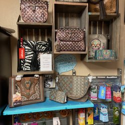 Bronze Buckled Beauties Tanning & Gift Shop