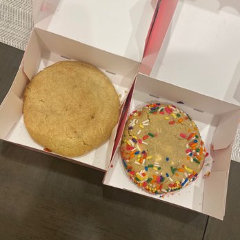 Crumbl - Wicker Park - Churro & Cake Batter - Bakeries Near Me - Chicago, Illinois Crumbl - Wicker Park - Churro & Cake Batter - Bakeries Near Me - Chicago, Illinois
