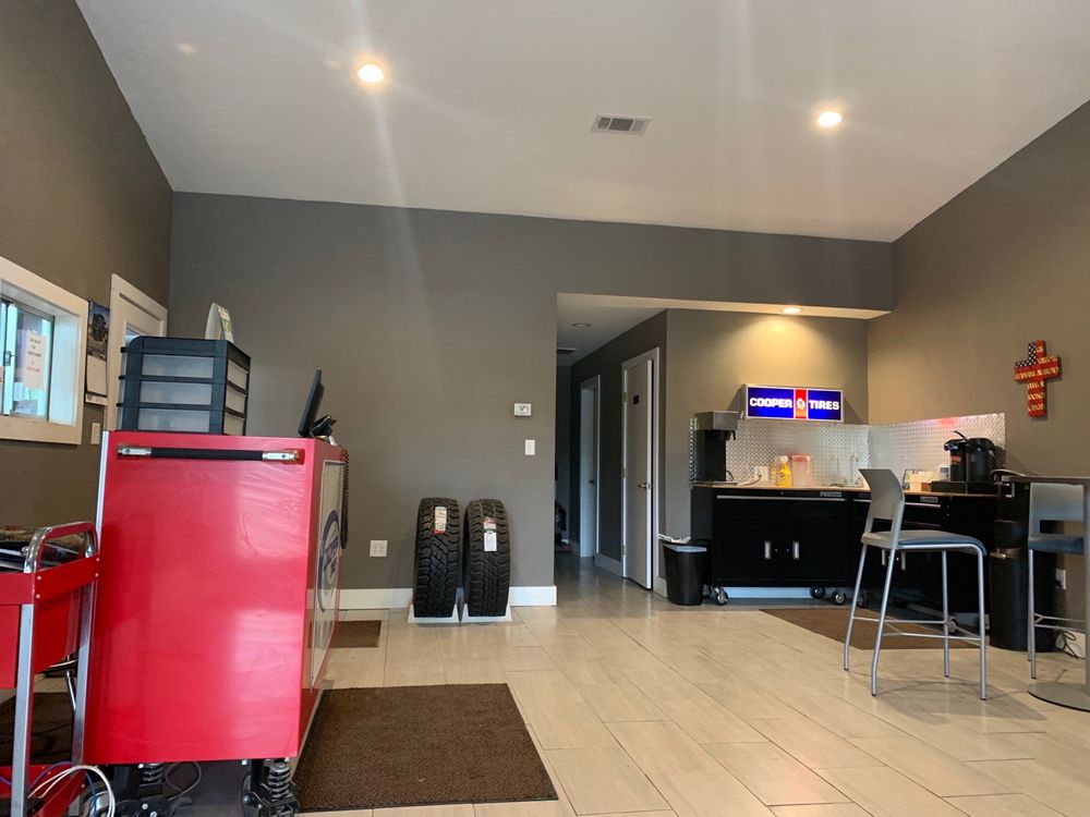 HUNTSVILLE DISCOUNT TIRE Updated September 2024 17 Reviews 309 State Hwy 75 N, Huntsville