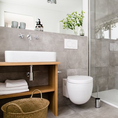 August The Boardinghouse by null