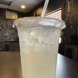 Kind burgers - Cucumber chia lemonade