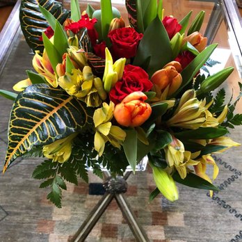 Carriage House Flowers - $100 birthday arrangement - Florists Near Me - White Plains, New York