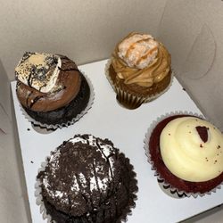 Lil’ Cakes And Creamery - S'mores, Mocha chocolate Oreo, Brown butter pumpkin spice latte, red velvet