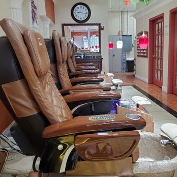 Kim Nails - Mani/pedi for Bill Lewis of Vero Beach while visiting Clermont, Florida. - Nail Salons Near Me - Clermont, Florida Kim Nails - Mani/pedi for Bill Lewis of Vero Beach while visiting Clermont, Florida. - Nail Salons Near Me - Clermont, Florida