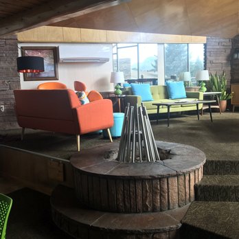Coyote Mountain Lodge - Lobby - Hotels Near Me - Estes Park, Colorado