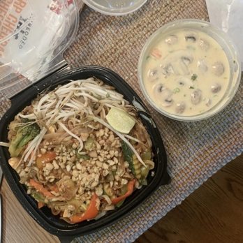 Bangkok Thai Restaurant - Pad thai and coconut tofu soup - Chinese Near Me - Stow, Ohio Bangkok Thai Restaurant - Pad thai and coconut tofu soup - Chinese Near Me - Stow, Ohio