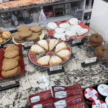 Hen House - Bakery Items - Sandwiches Near Me - Gretna, Louisiana Hen House - Bakery Items - Sandwiches Near Me - Gretna, Louisiana