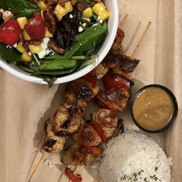 Chicken satay with salad and a bomb peanut sauce