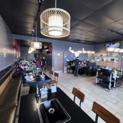 Kung Fu Noodle - Lots of spacious seating!