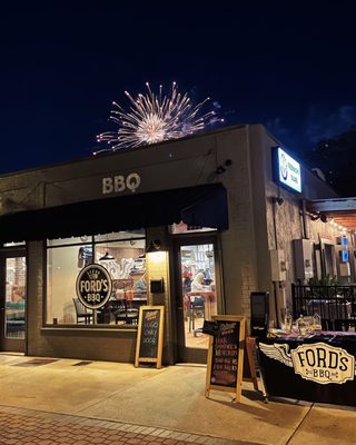 Ford's BBQ by null