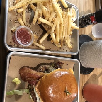 Big Buns - Horseradish Bourbon Burger with Truffle Fries - Burgers Near Me - Arlington, Virginia