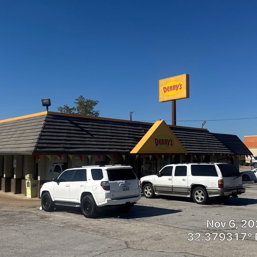 Denny's - Outside - American Near Me - Tyler, Texas