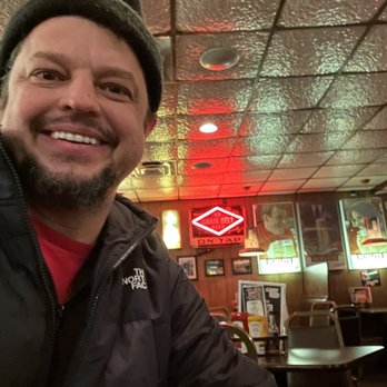 High Life Lounge - Dining room - Dive Bars Near Me - Des Moines, Iowa