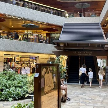 Royal Hawaiian Center - escalator to food court - Shopping Centers Near Me - Honolulu, Hawaii Royal Hawaiian Center - escalator to food court - Shopping Centers Near Me - Honolulu, Hawaii