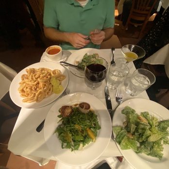 Becco - Insalata Cesare, Calamari Fritti, insalata pettine e arancia - Italian Near Me - New York, New York Becco - Insalata Cesare, Calamari Fritti, insalata pettine e arancia - Italian Near Me - New York, New York