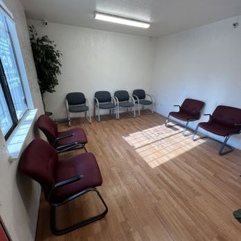 CAL-TECH SMOG - Waiting room - Smog Check Stations Near Me - Fresno, California CAL-TECH SMOG - Waiting room - Smog Check Stations Near Me - Fresno, California