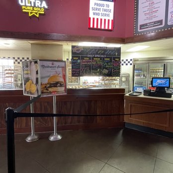 Fuddruckers - The counter - Burgers Near Me - Corpus Christi, Texas