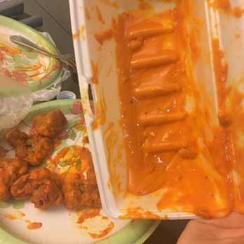 Buffalo Wild Wings - Had to switch to paper plates to try & get some of the sauce off. Tsk tsk tsk. - Chicken Wings Near Me - Tucson, Arizona Buffalo Wild Wings - Had to switch to paper plates to try & get some of the sauce off. Tsk tsk tsk. - Chicken Wings Near Me - Tucson, Arizona