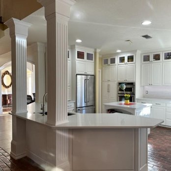 DeWald Remodeling and Plumbing - a large kitchen with a center island - General Contractors Near Me - Amarillo, Texas DeWald Remodeling and Plumbing - a large kitchen with a center island - General Contractors Near Me - Amarillo, Texas