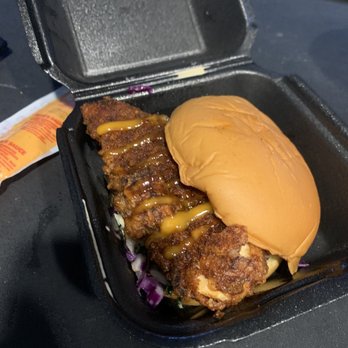Dave's Hot Chicken - Spice level "hot" slider that wasn't Hot. - Chicken Shop Near Me - Tucson, Arizona