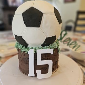 Nouna's Sweets - Custom Cakes Near Me - Kirkland, Washington