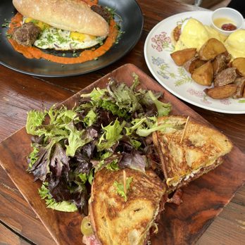 Cafe on 27 - Pastrami sandwich, eggs Benedict, kafta tagine - Breakfast & Brunch Near Me - Topanga, California