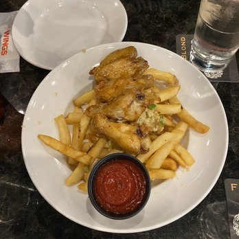 WINGS Burnaby - Honey stinger and fries - Chicken Wings Near Me - Burnaby, British Columbia WINGS Burnaby - Honey stinger and fries - Chicken Wings Near Me - Burnaby, British Columbia